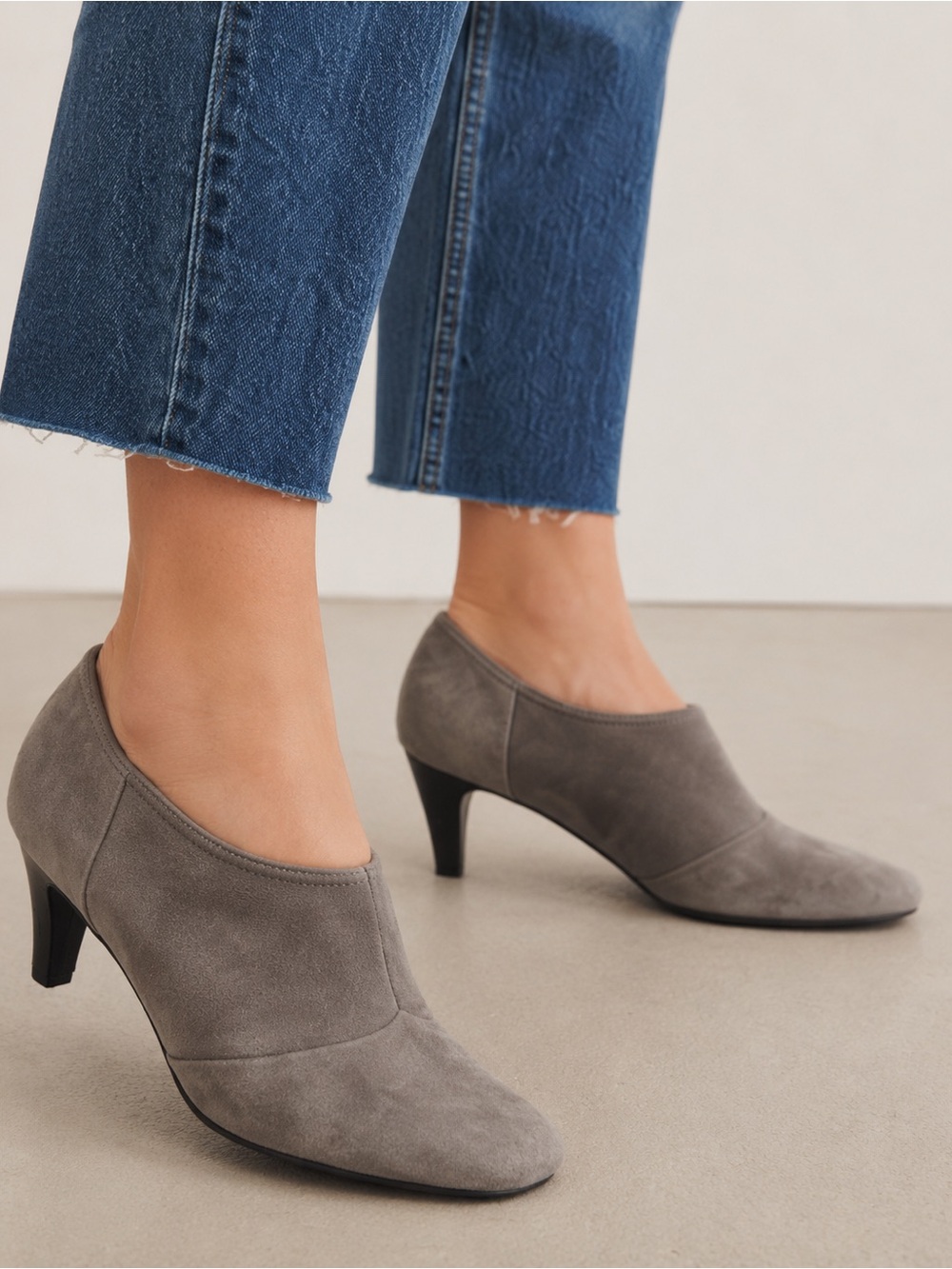 ECCO Woman Gray Suede Slip-On Ankle Heel Bootie EU39 Classic Minimal Comfy